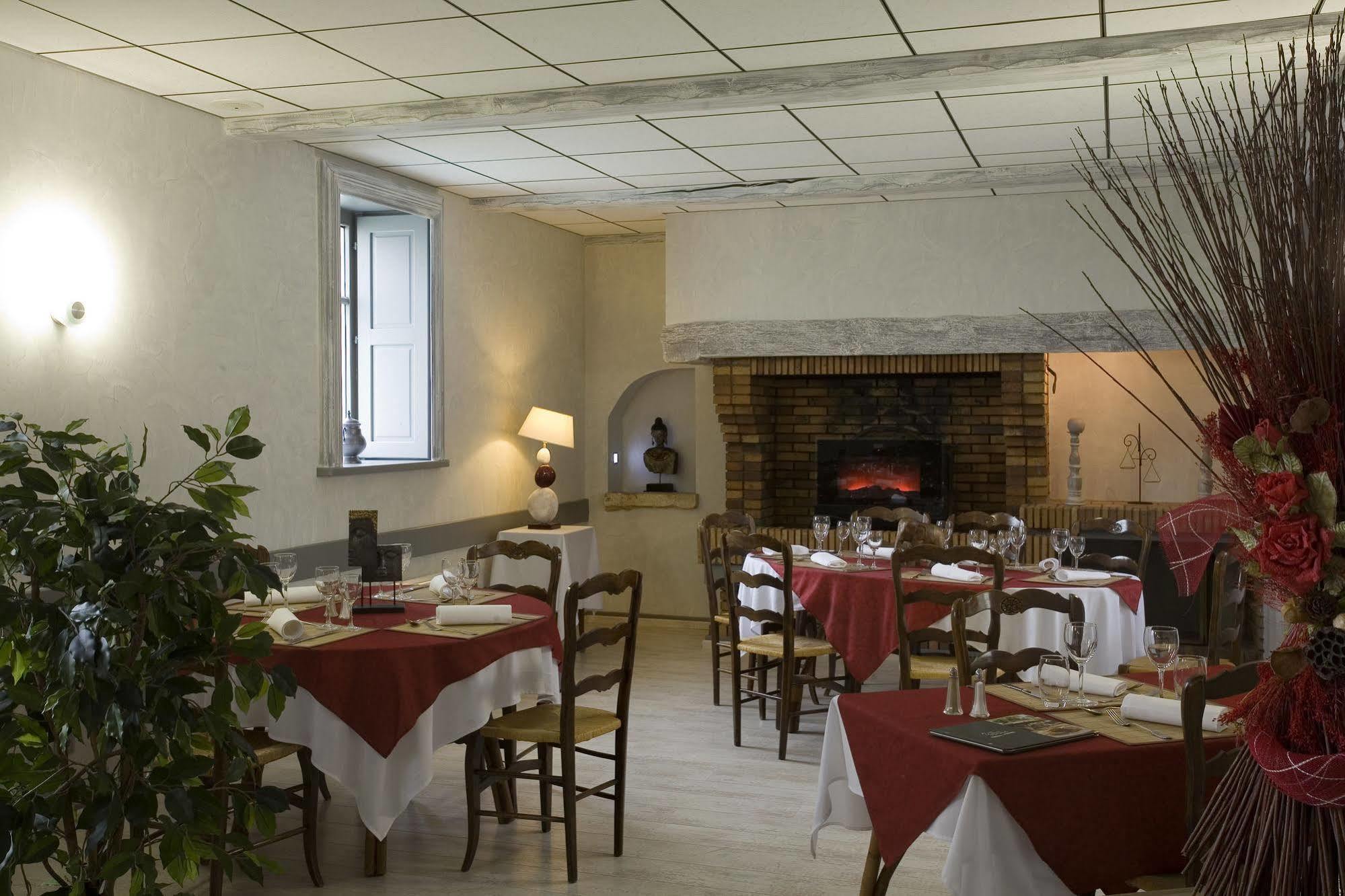 Logis Hotel Tante Yvonne & Son Restaurant Semi-Gastronomique - Lyon Nord Quincieux Exteriér fotografie